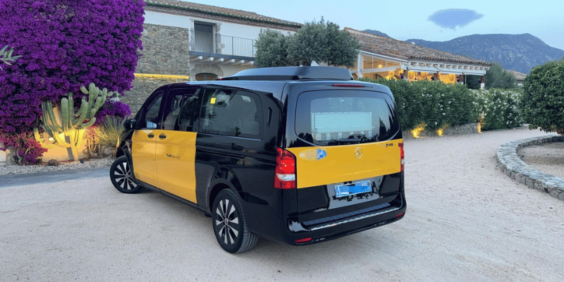 Taxi 9 plazas Barcelona - traslado cómodo para grupos grandes y familias numerosas